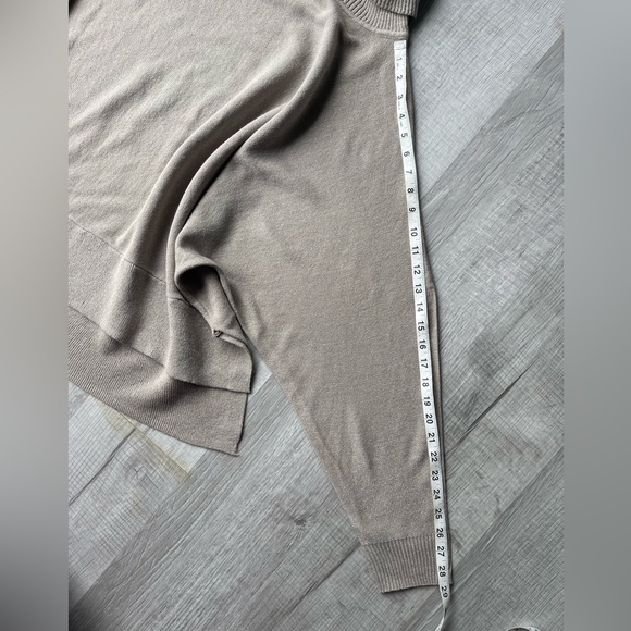 Express sweater, size XS. - Picture 12 of 16